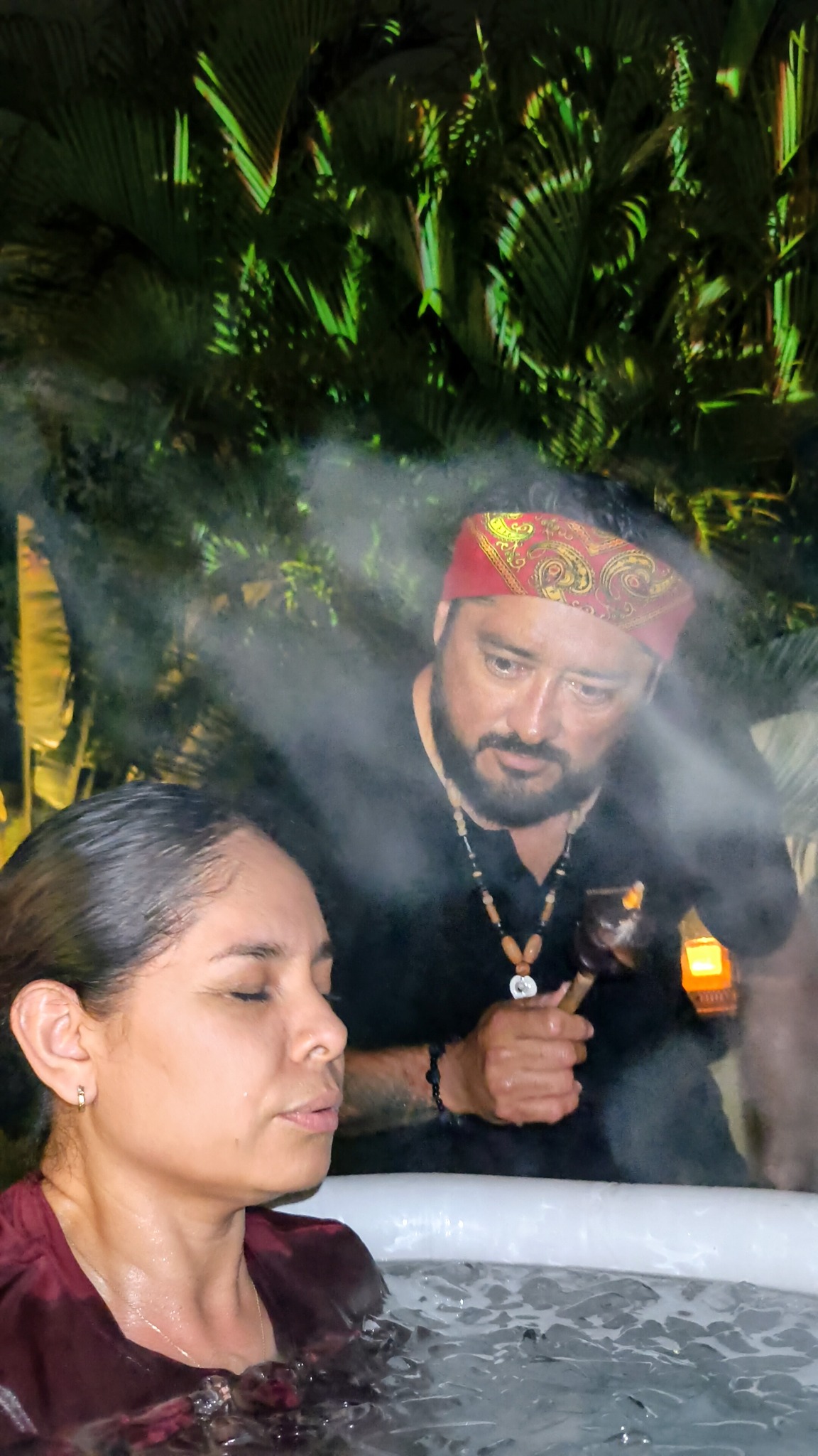 Acompañamiento con copal durante la inmersión en hielo